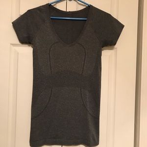 Swiftly Tech V-Neck Short Sleeve